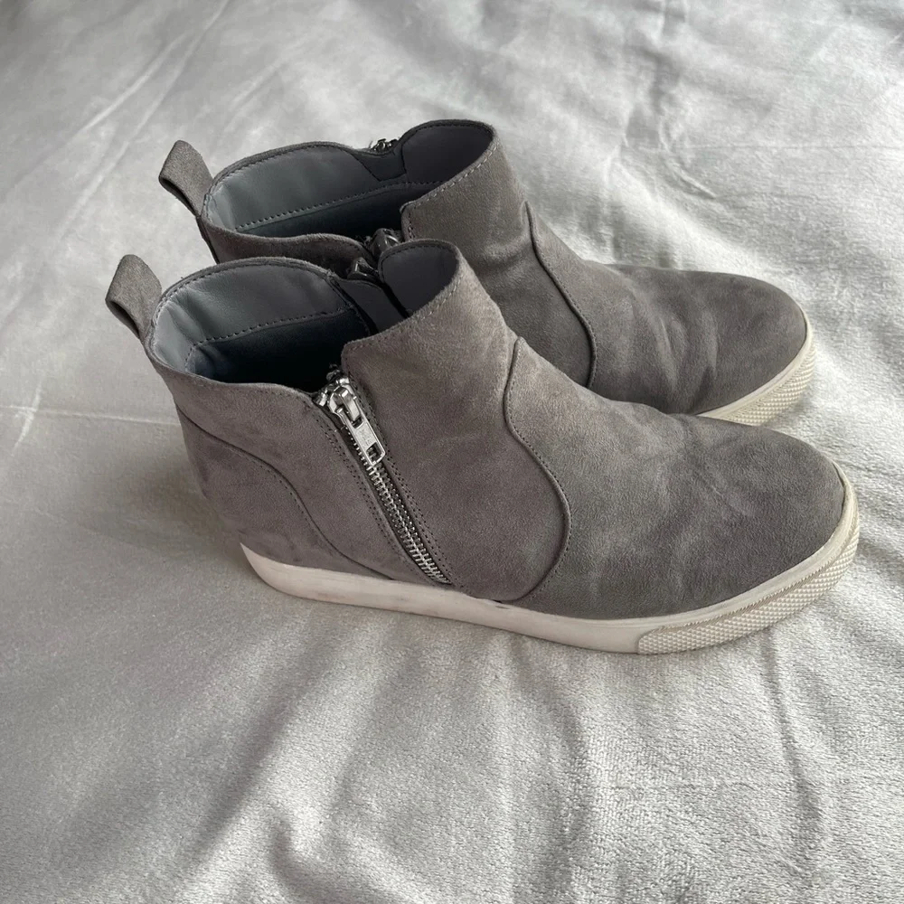 Francesca’s Women’s 8 Nelly 2 Ankle Sneaker Gray Side Zip Round Toe Comfort